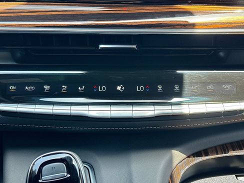 Used 2024 Cadillac Escalade ESV Premium Luxury RWD image 17
