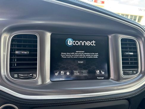 Used 2020 Dodge Charger Scat Pack w/ Dynamics Package RWD image 12