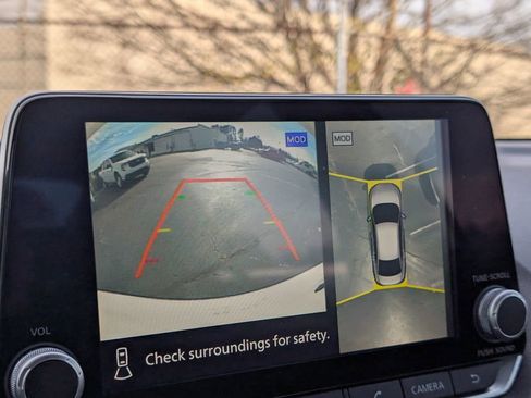 Used 2023 Nissan Sentra SR w/ SR Premium Package image 19