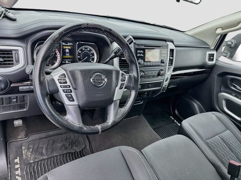 Used 2017 Nissan Titan SV RWD image 13