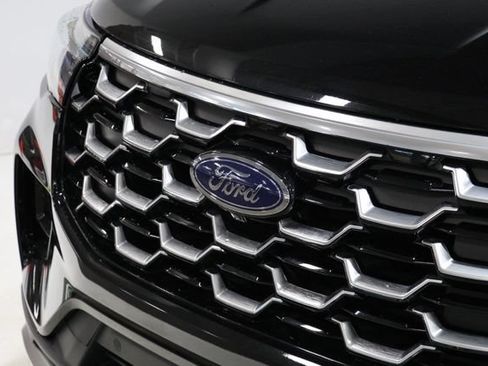 Used 2026 Ford Explorer Platinum AWD/4WD image 12