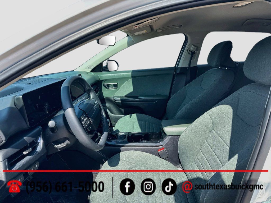 Used 2025 Kia K4 EX FWD image 11