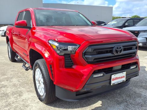 Used 2025 Toyota Tacoma SR5 AWD/4WD image 2