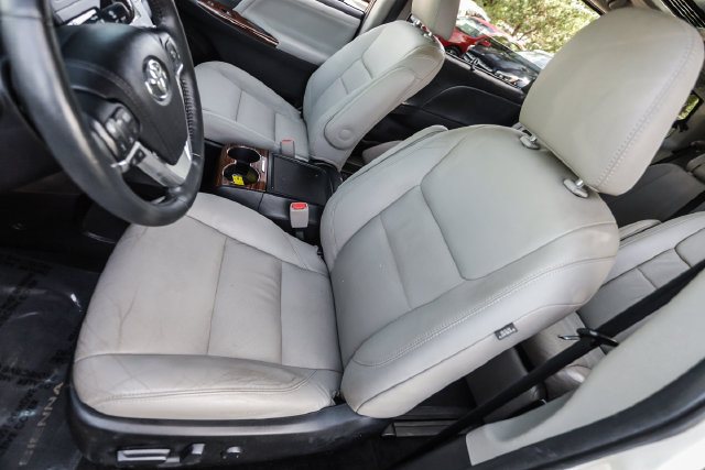 Used 2016 Toyota Sienna Limited Premium FWD image 38
