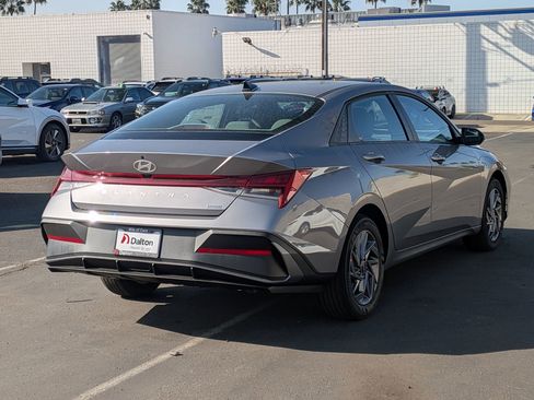 New 2026 Hyundai Elantra Blue image 4