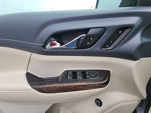 Used 2020 GMC Acadia Denali w/ Denali Ultimate Package image 13