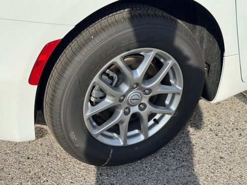 New 2026 Chrysler Pacifica Select image 5