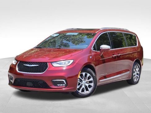 Used 2021 Chrysler Pacifica Pinnacle FWD image 1