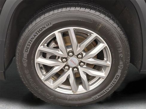 Used 2017 GMC Acadia SLE image 30