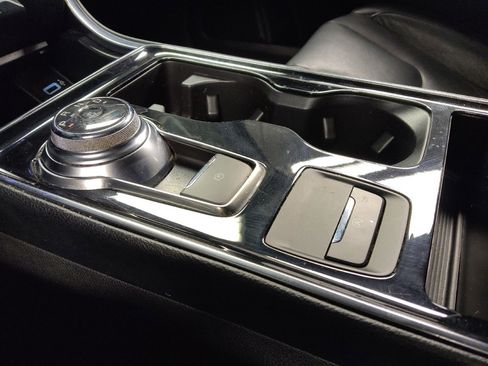 Used 2019 Ford Edge Titanium image 26