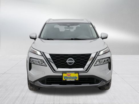 Used 2023 Nissan Rogue SL image 2