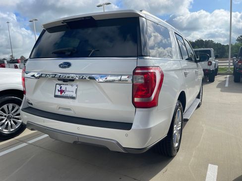 Used 2020 Ford Expedition XLT w/ Equipment Group 202A RWD image 4