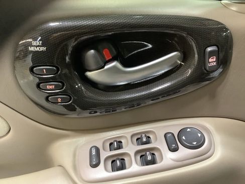 Used 2005 Pontiac Bonneville GXP FWD image 22