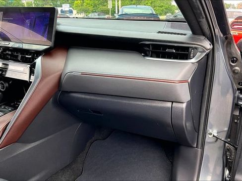 Used 2023 Toyota Venza XLE AWD/4WD image 21
