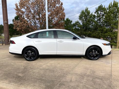 Used 2025 Honda Accord SE image 7