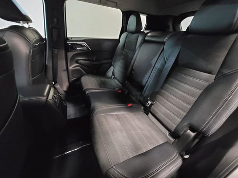 Used 2024 Mitsubishi Outlander SE image 8