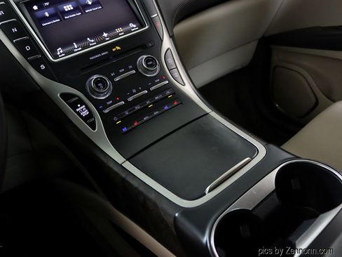 Used 2017 Lincoln MKX Reserve w/ Lincoln MKX Climate Package image 24