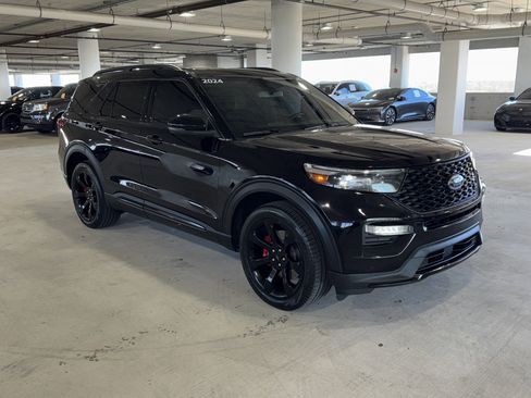 Used 2024 Ford Explorer ST w/ Equipment Group 401A image 2