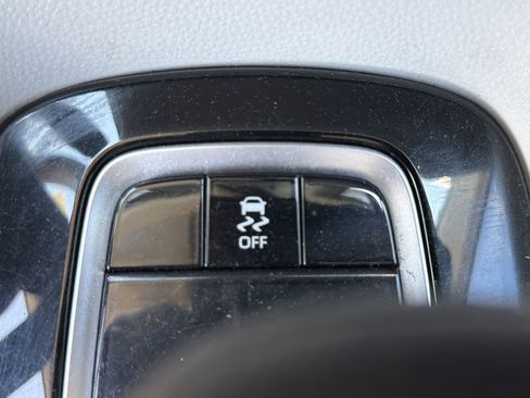 Used 2022 Toyota Corolla LE image 9