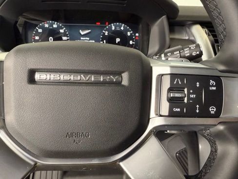 Used 2025 Land Rover Discovery Dynamic SE image 17