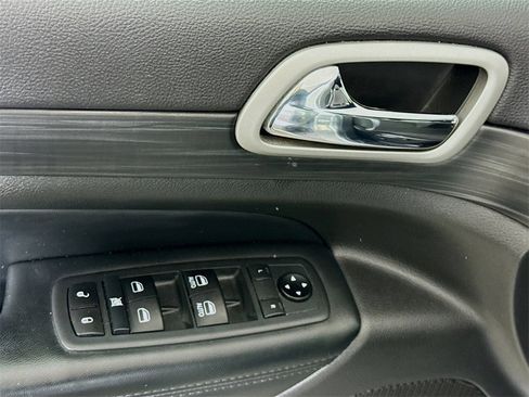 Used 2021 Jeep Grand Cherokee Laredo image 22