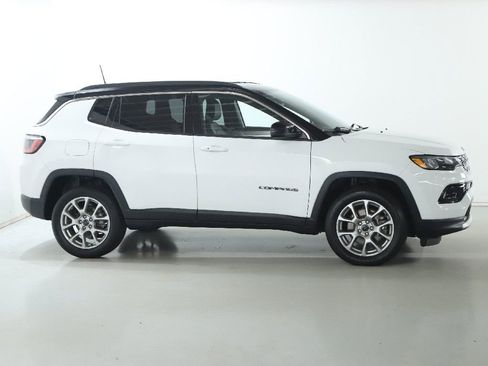 Used 2025 Jeep Compass Limited AWD/4WD image 11