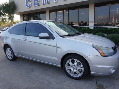 Used 2009 Ford Focus SE image 1