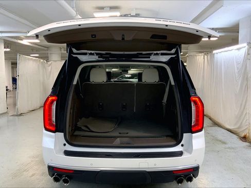 Used 2023 GMC Yukon XL Denali w/ Advanced Technology Package AWD/4WD image 33