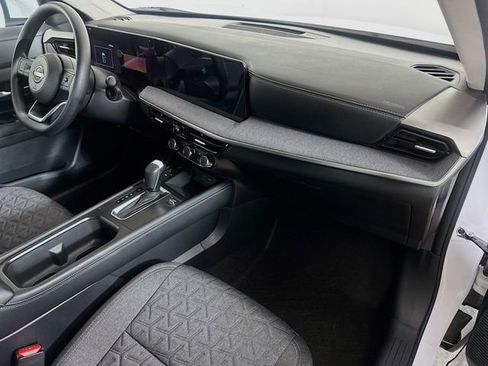 Used 2025 Nissan Kicks SV AWD/4WD image 30