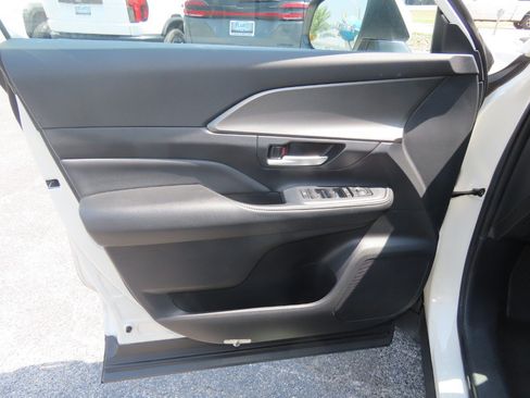 Used 2024 Toyota Grand Highlander AWD image 26
