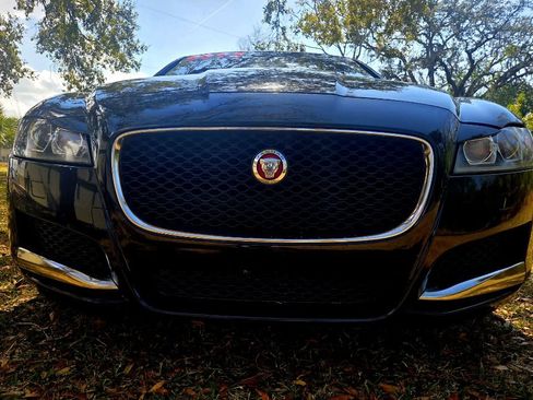 Used 2017 Jaguar XF image 5