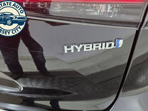 Used 2024 Toyota Highlander XLE AWD/4WD image 36