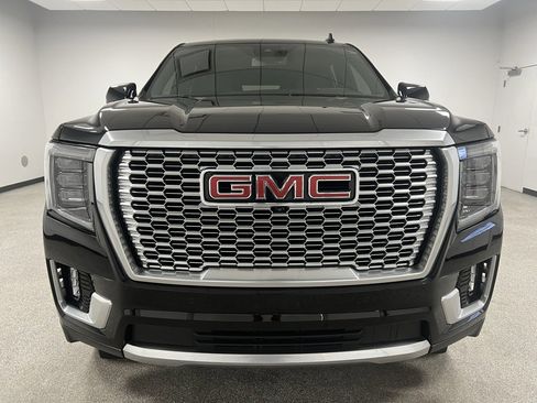 Used 2024 GMC Yukon Denali image 3