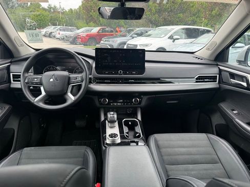 Used 2025 Mitsubishi Outlander SE AWD/4WD image 11
