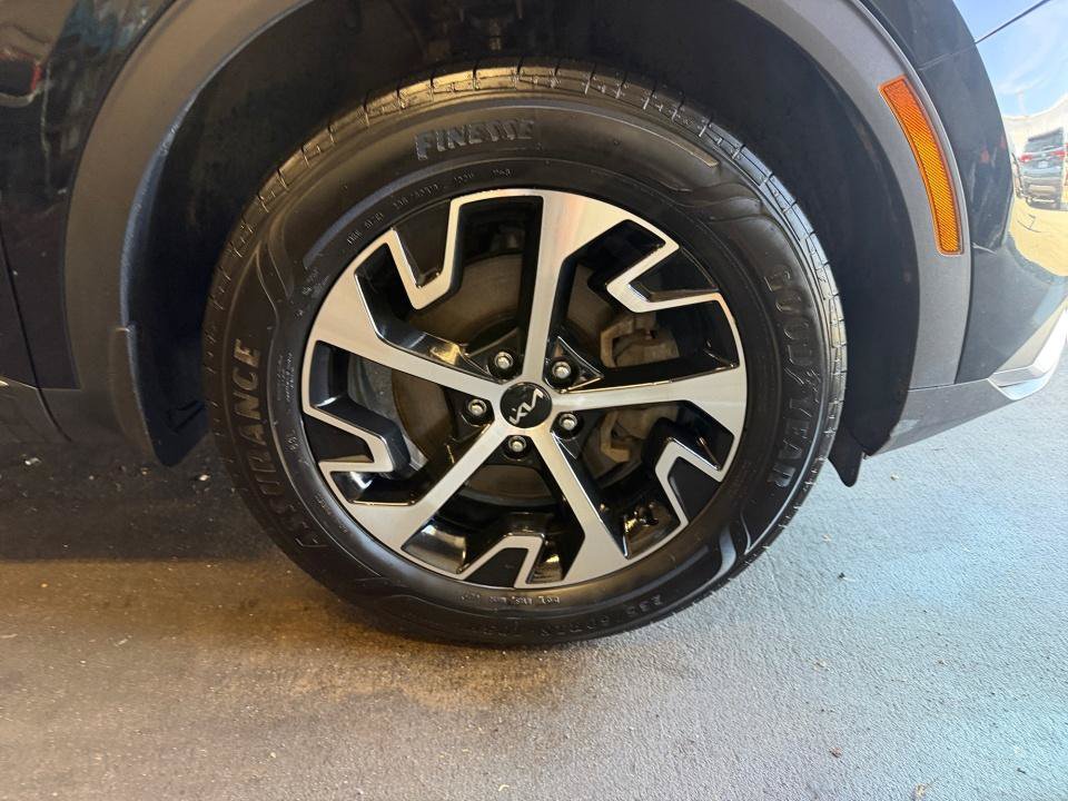 Used 2023 Kia Sportage EX AWD/4WD image 29