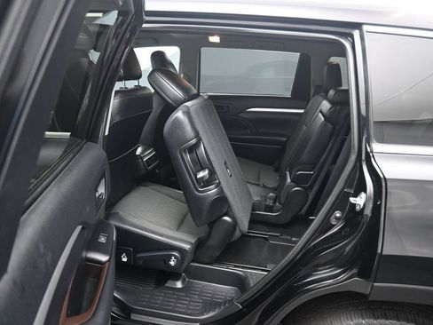 Used 2019 Toyota Highlander Plus AWD/4WD image 36