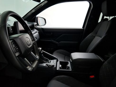 Used 2025 Toyota Tacoma SR AWD/4WD image 17