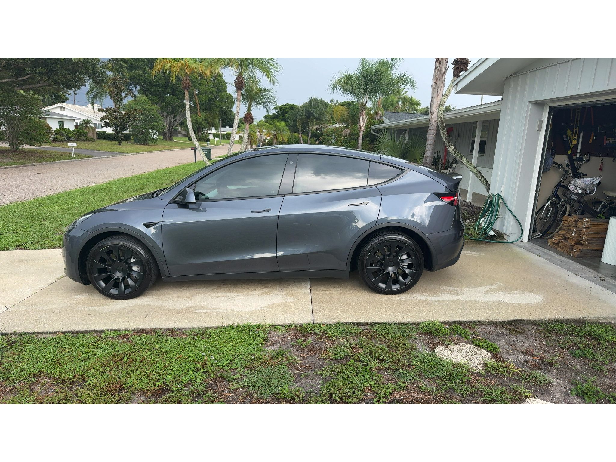 Used 2023 Tesla Model Y Long Range AWD/4WD image 5