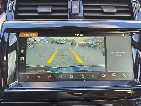 Used 2020 Land Rover Discovery HSE image 24