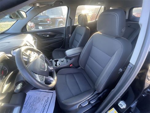 Used 2024 GMC Terrain SLE image 11