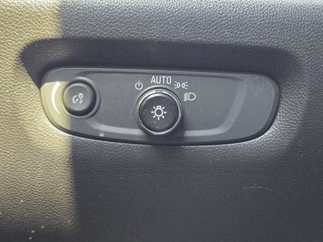 Used 2023 Chevrolet Traverse LT FWD image 21