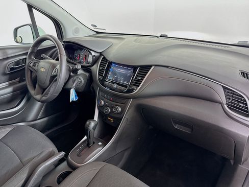 Used 2022 Chevrolet Trax LS w/ Tint and Cruise Package image 34