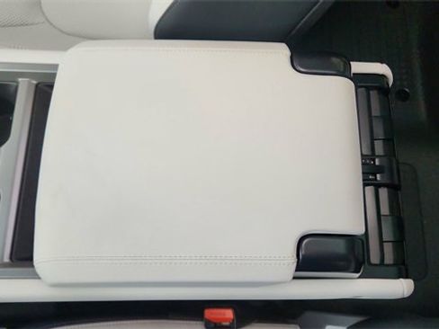 Used 2025 Land Rover Defender 110 X image 55