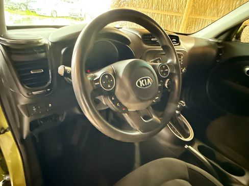 Used 2017 Kia Soul FWD image 11
