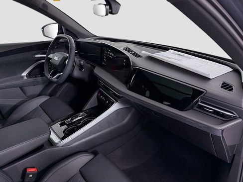 New 2025 Audi SQ5 Premium Plus image 31