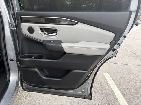 Used 2025 Honda Pilot Elite image 25