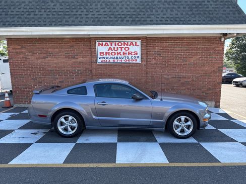 Used 2007 Ford Mustang GT RWD image 2