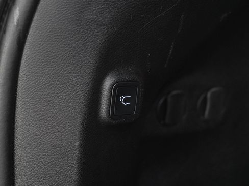 Used 2019 Jeep Cherokee Limited w/ Trailer Tow Group AWD/4WD image 17