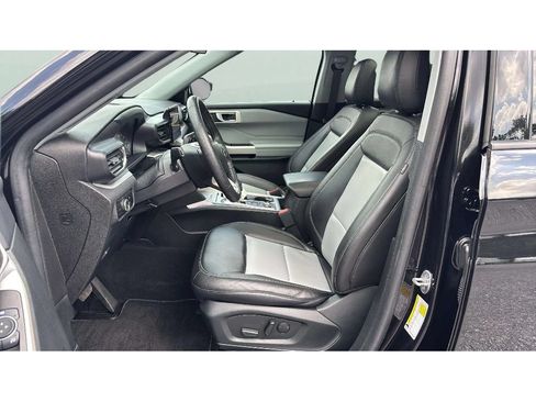 Used 2023 Ford Explorer XLT w/ Equipment Group 202A AWD/4WD image 12