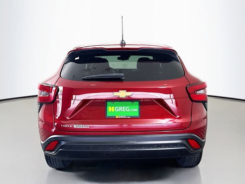 Used 2024 Chevrolet Trax LS w/ LS Convenience Package FWD image 8